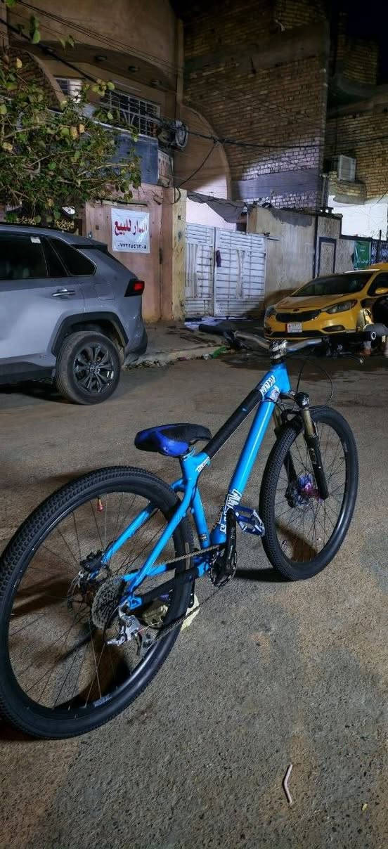 سلام عليكم بايسكل للبيع شركةCOMMENCAL قطعتين بالعراق كلة ومزود على اخر حبة من كل شي والسعر 420وبي مجال الاتصال على الرقم ***********

