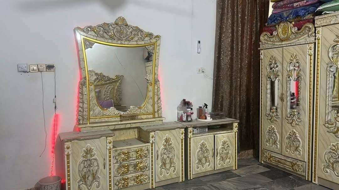 اغراض ببت للبيع الغرفه ب700 بيه مجال
التخم ب200  ميز طعام ب160 الف
العنوان ناصرية الإسكان الصناعي 
تابع قناتي تلكرام اول باول النشر 👇👇
https://t.me/furnitureThi
