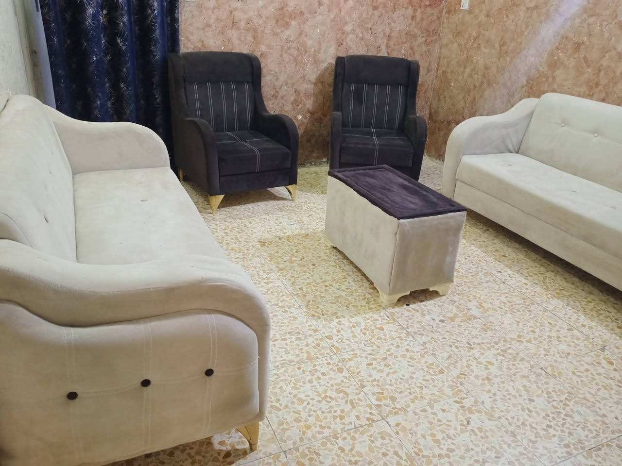 تخم 8مقاعد موديل تركي تسكام وقوي ثكيل تكمه جديد كلش اي ضررمابي نضيف جد شرط النظافه والقوه سعره 240يوجد توصيل داخل كربلاء ***********
