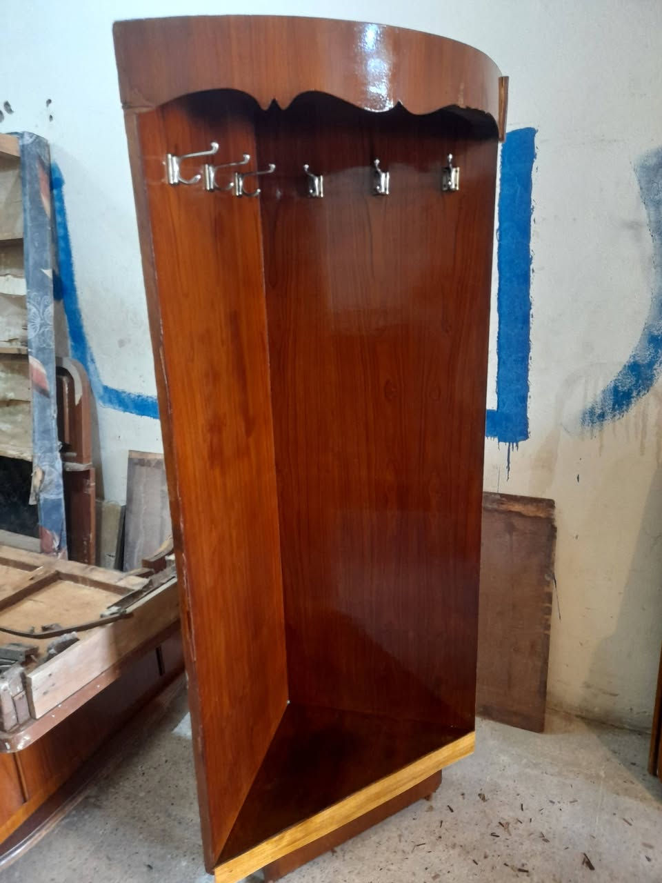 زاوية نضيف حيل
السعر ١٥ ألف 
باب سنجار قرب الملعب 
***********
