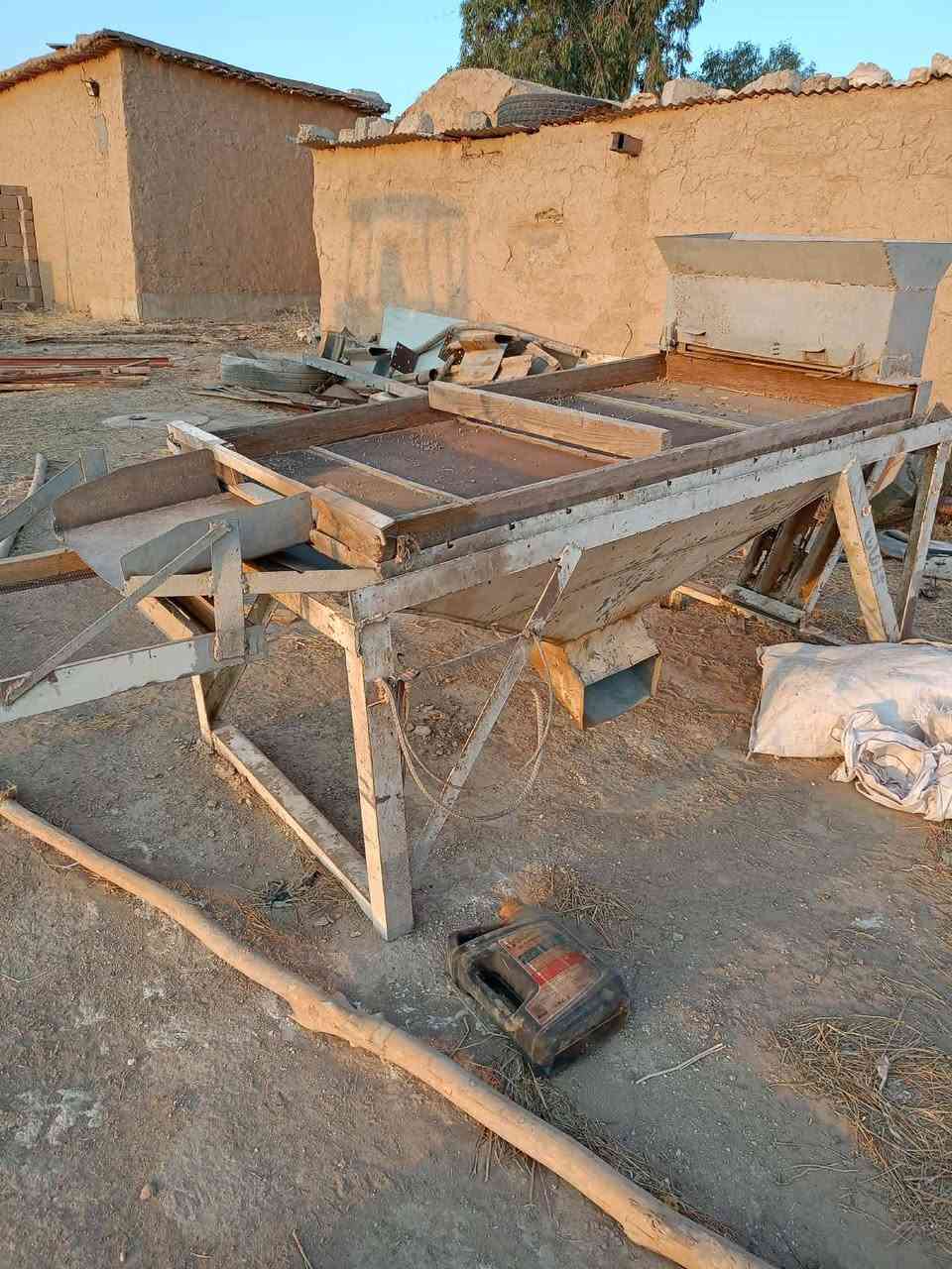 هزاز تنضيف حب مع ماطور جديد السعر 750 
للستفسار الاتصال 
***********
***********
