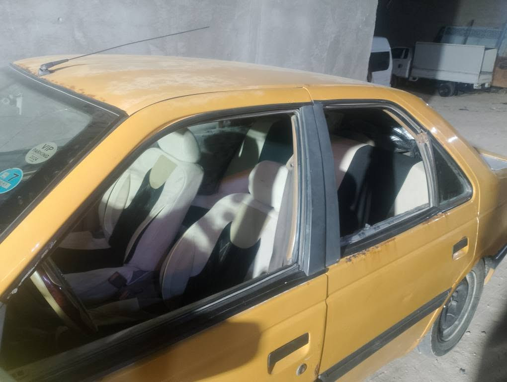 السلام عليكم بيجو 405 مديل 16 سيارة محرك وكير وكهربائات وتبريد كله شغال حدادة صفر راعي موجود يريد تحويل سيارة حلوة تحتاج شوي ترتيب مابيه ضربه ولا صبغ السعر 20 وبيهة مجال حك الجية واراوس بفتون او جنبي اي مديل رقم احمر موصليه بدون راعي ماكو مشكله  العنوان البصرة ابو الخصيب الاستفسار *********** البصرة, العراق
