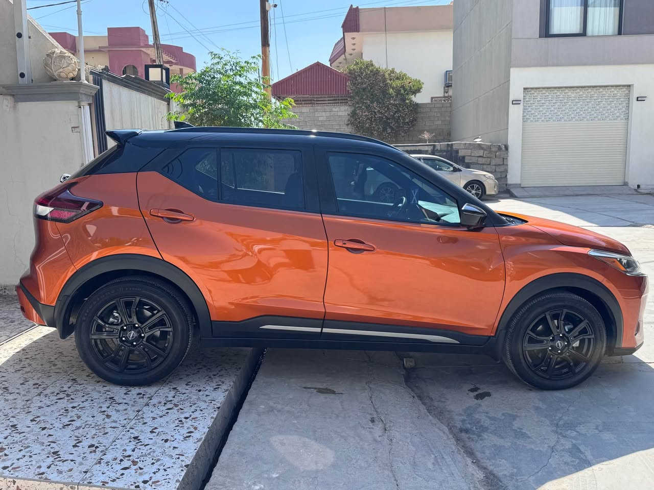Nissan kicks 2023 sr فول مواصفات 
جلد
٤ كامرة ٣٦٠ درجة 
رادار امامي
رادار جانبي 
حساسات خلفية 
سماعات Bose 
ضرر فقط بونيت ضرر كلش بسيط 
ماشي ٣٤ ألف ميل
مكان كركوك 
مرقم جديد شرط تحويل 
سعر ١٤٧ وبي مجال 
رقم اتصال *********** كركوك, العراق
