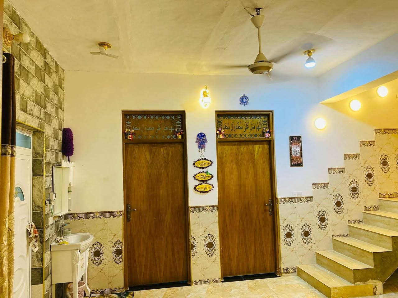 أدمن وافق  سلام عليكم مشتمل زراعي ١٥٠ متر السقف عكاده والسطح مشتغله اوزكام والاساس صب كونكريت والبناء بلوك والبيت كله جاهز سيراميك والارضية بورسلين مابي اي نقص قرب ساحت التشابيه بشارع أحمد كامل باقي تفاصيل  ***********
