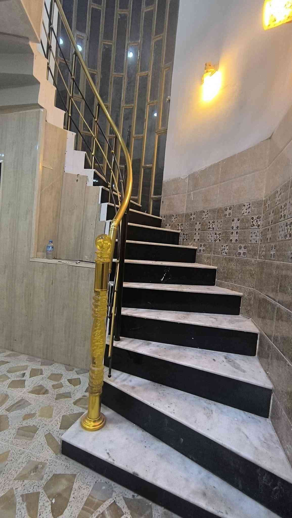 ايجار • ماكو تفاصيل • غرف/مساحة/سعر