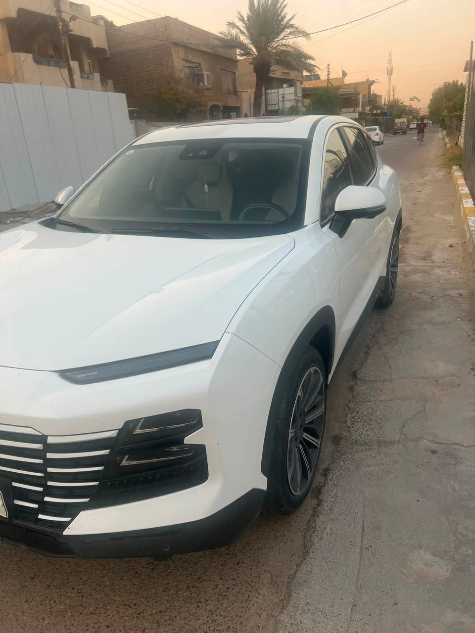 سلام عليكم
جيتور داشنگ لكجري 24

فول مواصفات

فتحة +رادار +وقوف ذاتي +حساسات 360 + كامرات 360+انارة داخلية محيطية + كشنات تدفئة تبريد كهربائية +كشنات جلد +يدات بوب شفط 

ماشية 58 الف 

تحت الضمان 

بيهة بارد فقط بالجاملغ الخلفي عكس السائق وراجع BDR

مكان السيارة بغداد 

السعر 24 مليون وبيه مجال

***********
