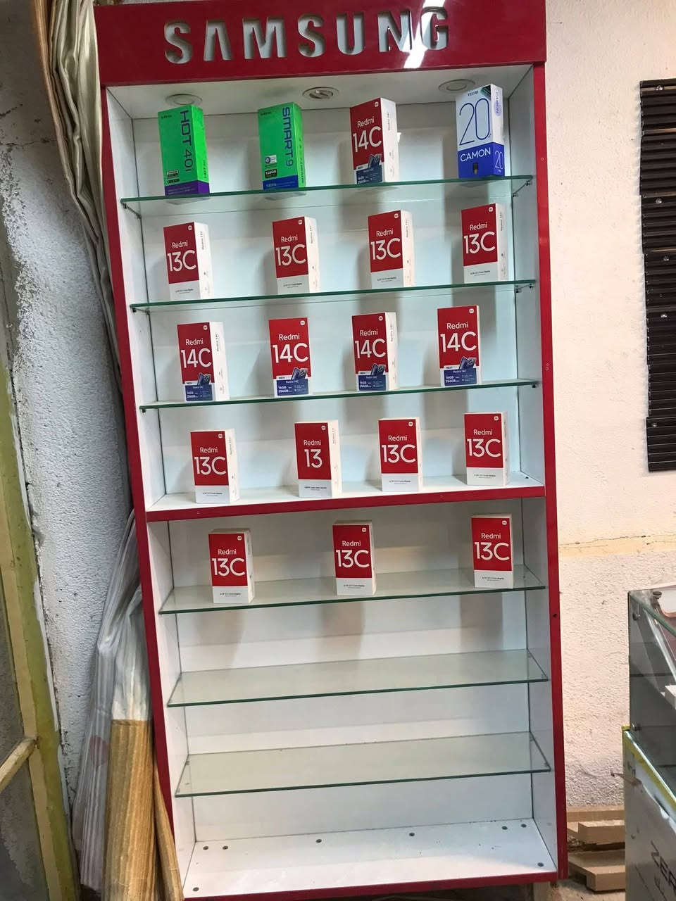 محل موبلايات للبيع مستعجل
محل كامل مكمل ميوزة عدد 5 وفاترينه وحدة 

ميوزة صيانة عدد 2 

ميوزة عرض عدد3

فاترينه وحدة 

ادوات صيانة كاملة من كلشي 

وياهن اجهزة وبوردات وشواصي وشاشات جديدة ومستعملة 

المحل يباع بلكامل وبيع مستعجل وسعر جداً مناسب وسبب البيع فتحت قسم صيانة بغير مكان وهذة اريد ابيعه ممحتاجة

الشراي يتفضل خاص او يتصل وبلخدمة العنوان نجف كوفة شارع علوة الفحل ***********
