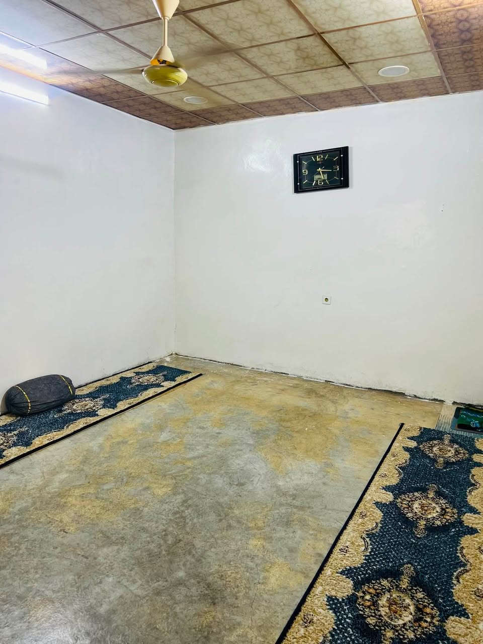 بيت للبيع
المساحه 120متر

السعر 48 أو بي مجال

العنوان كركوك.حي النصر قرب جامع المدينه المنوره

الاتصال على الرقم ***********
