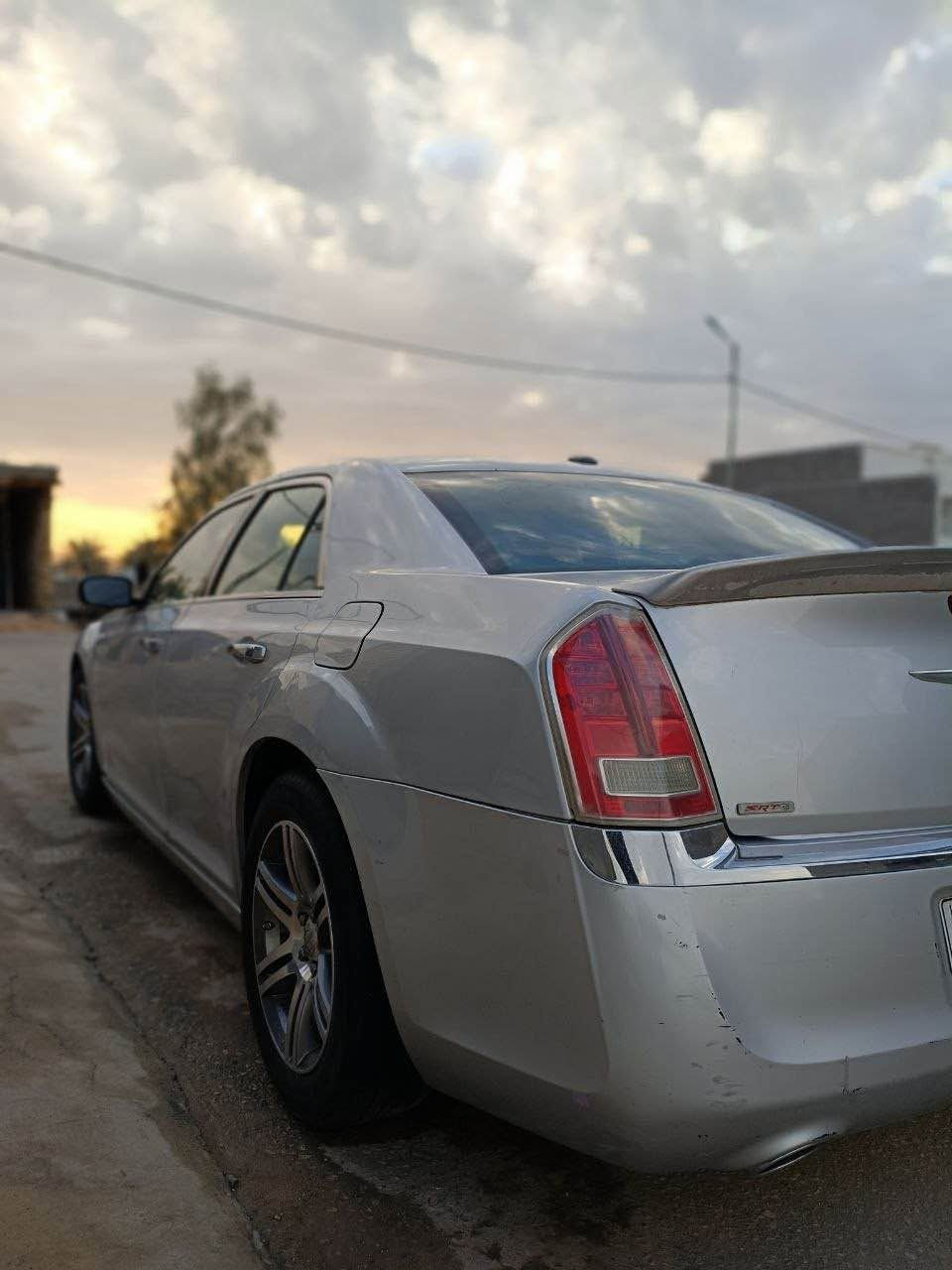 السلام عليكم 
اوباما 12كندية لون سلفر فئة لمتد بدون بانوراما ويل خليجي كير طيارة رقم كركوك إنكليزي ومشروع وطني وبأسمي 
سيارة داخلة كلين وبالعراق تبديل جاملغ اصلي نفس اللون وباب سائق صبغ وطخة موضحة بالصور والجانب الاخر الداير بيه بارد
دواخل نظيفة تدفئة كشنات شاشة كبيرة ومنظومة زينون نهاري 
سيارة حلوه ومال جناي 
كير مكينة يخبل والسعر 158 وبيها مجال 

مكان السيارة بابل مركز مدينة 
 *********** حلة, بابل
