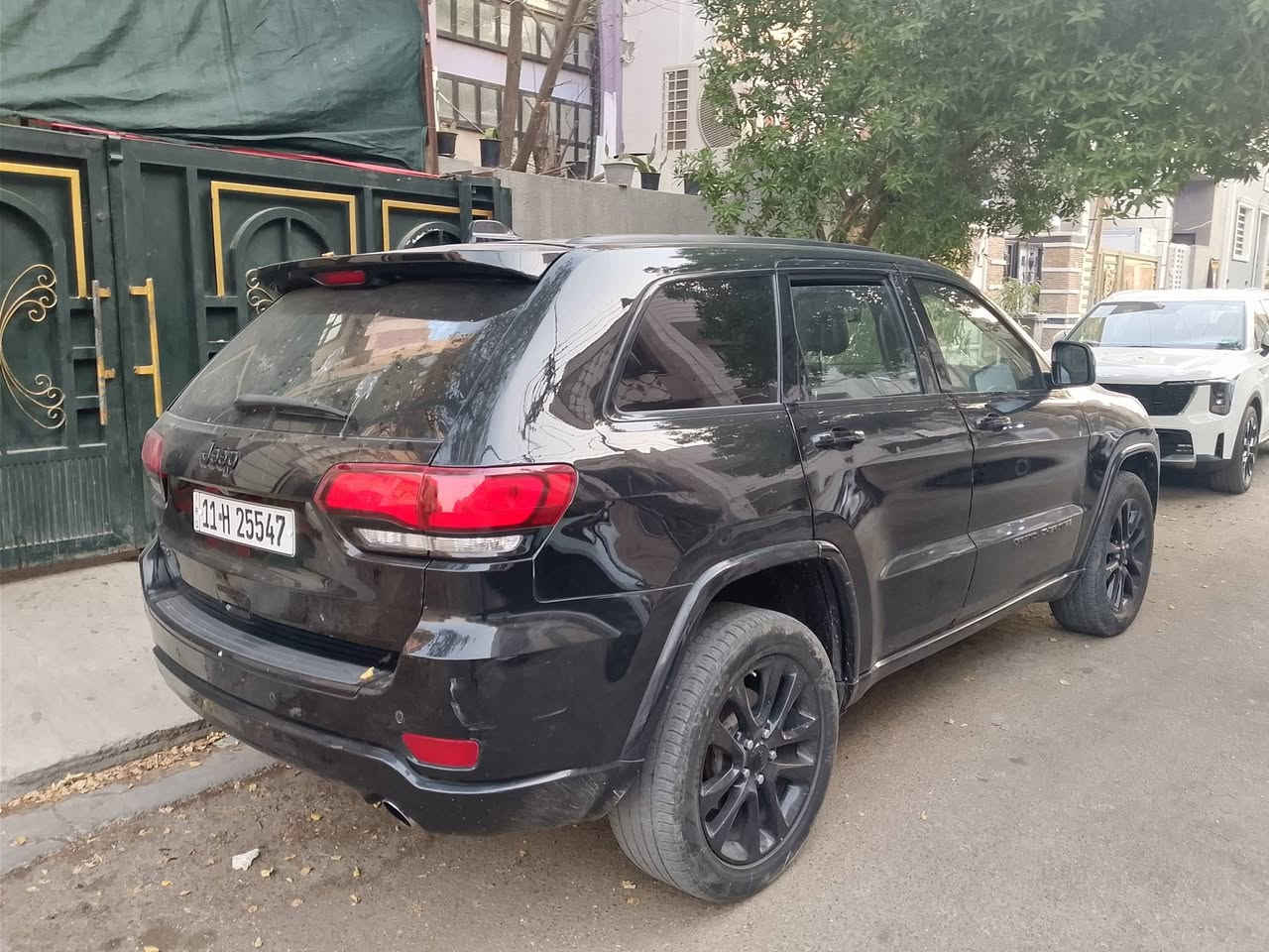 جيب ٢٠١٧ بلاك توب
مواصفات البلاك توب المعروفه
رقم بغداد
ماشيه ١١٠
صور الحادث بالمنشور و السونر وياها 
شواصي دواخل مكفوله
رقم بغداد
مكان السياره بغداد البنوك
السعر ١٦٥ 
***********

