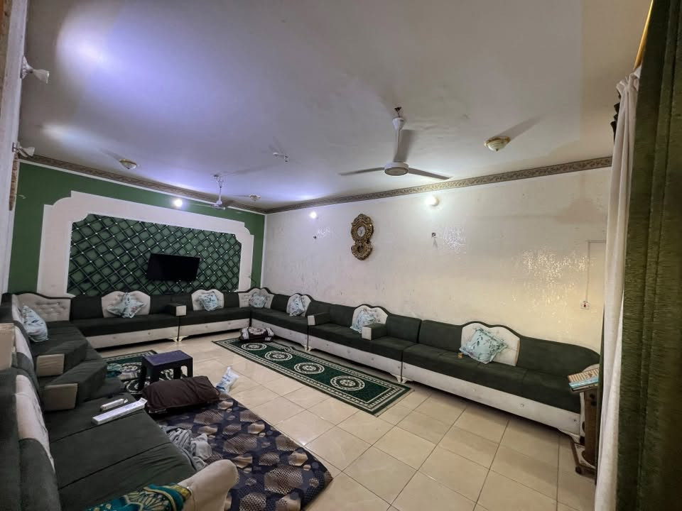 🔥 650 ألف للمتر فقط! 🔥

سعر يستحق الوقفة 👌

🏡 بيت للبيع في شارع المعارض
📍 موقع مميز جداً — يبعد عن الشارع الرئيسي قطعة واحدة فقط

✨ تفاصيل العقار:
▫️ المساحة: 309 م²
▫️ الشارع: 10 متر
▫️ الواجهة: 12 متر
▫️ النزال: 25 متر
▫️ سنة البناء: 2013

🏠 تفاصيل البيت:
▪️ استقبال
▪️ غرفتان
▪️ صالة
▪️ مطبخ
▪️ حديقة خارجية 🌿

💰 سعر المتر: 650 ألف فقط 🔥
✨ سعر جداً مناسب مقابل الموقع والمساحة

📞 للاستفسار أكثر:
مراسلة الصفحة أو الاتصال:

*********** — نهاد
*********** — رسول

🏢 مكتب السراج للعقار
📍 الرمادي — شارع 20 مقابل ماركت العبيدي
