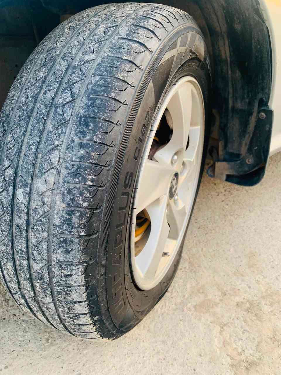 السلام عليكم

للبيع أفانتي ادوات ادوات مكصوص 
تبريد ثلج❄
تدفئه نار🔥
محرك كير شرط
دكشن عالي
أربعه 4 دسك
تايرات نص
صدر جديد
كهربائيات كلها شغاله
السعر 38 وبيها مجال قليل 
السيارة جديده احلا من الصور مكان السياره ناحيه الزويه 
***********
