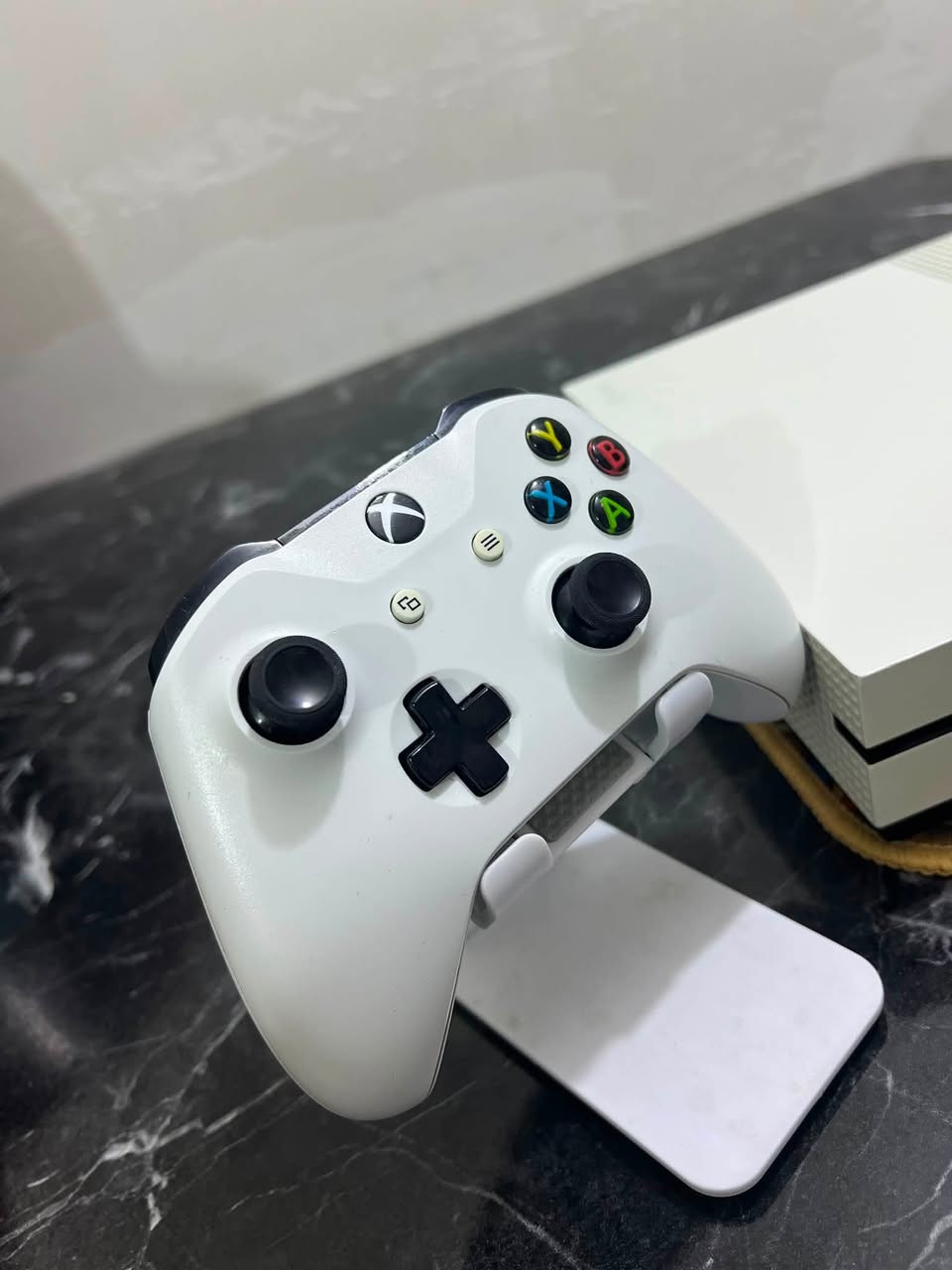 🎮 Xbox One S!

 المساحة: 500 جيجابايت (نص تيرا)

: لوك ستيكر (نظيف جداً)

 الملحقات: جوستك واحد أصلية + كامل كبلات التشغيل

🔥 الألعابمملوكه على الجهاز:
 GTA V
 Call of Duty: Black Ops
 Call of Duty: Modern Warfare
 Red Dead Redemption 2

 السعر: 170 ألف

 الموقع: بغداد - الدورة

 التوصيل: متوفر لجميع المحافظات 🚚

 للطلب والحجز: التواصل عبر الواتساب فقط 📲 ***********
