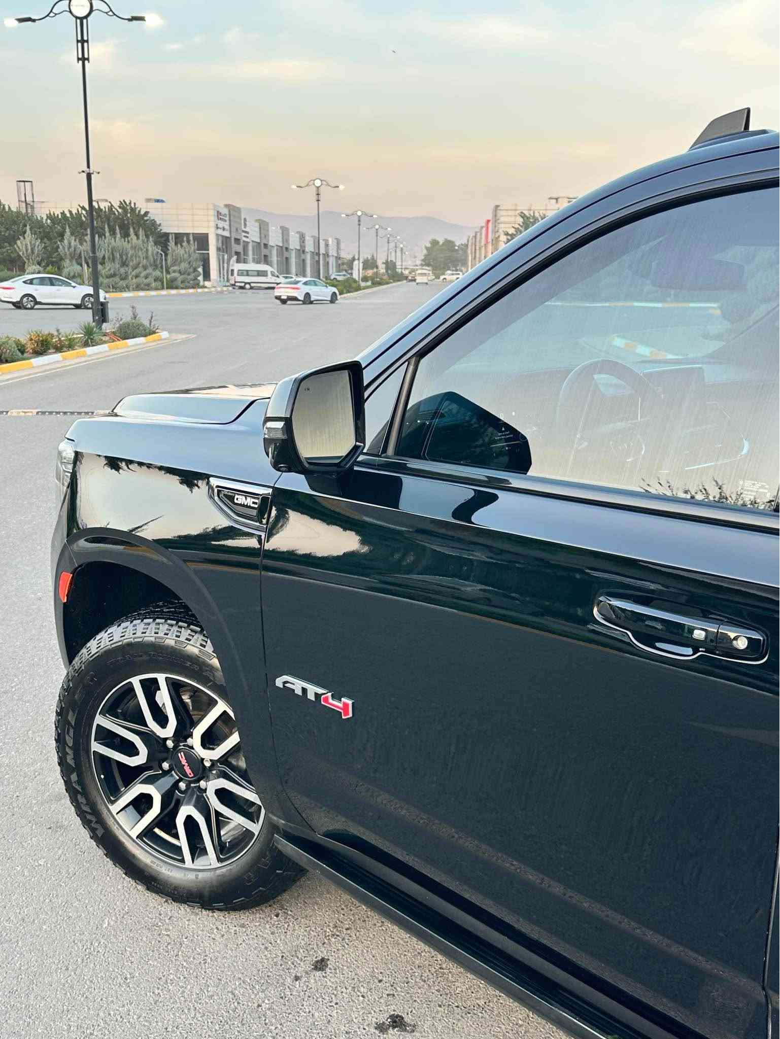 يوكن AT4 • محرك V8 • ماشيه ١١٥ الف