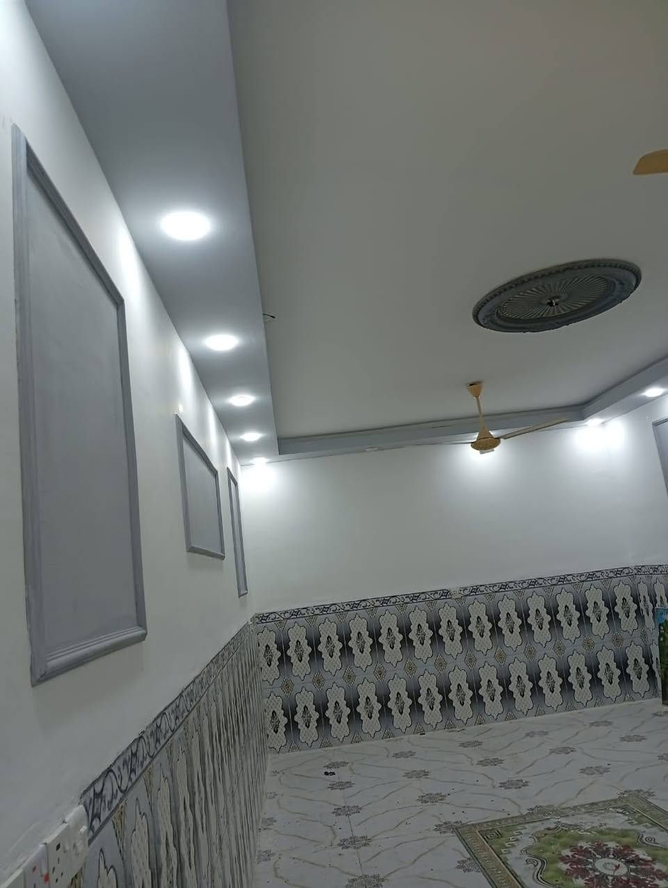 خلفات صبغ وديكورات ومعجون وحسب الطلب ولديكورات الي تعجبك وحنا خدام ***********
***********
