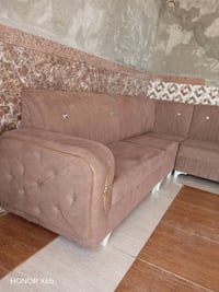 طقم كنب • نظيف ٩٠٪ • خدش بسيط