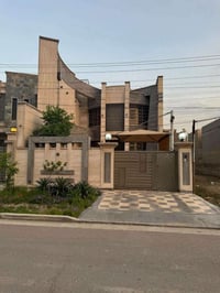 دار للبيع او المراوس في منطقه السيديه مربع الاقتصادين مساحه ٣٣٠ متر سن...