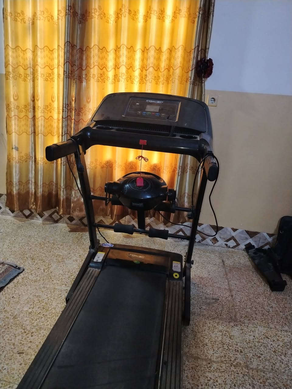 السلام عليكم.. جهاز ركض للبيع  اشتريته ب600الف للبيع السعر 350 بي مجال 

نوع Rokx حجم كبير 

التواصل على هاذا الرقم ***********
