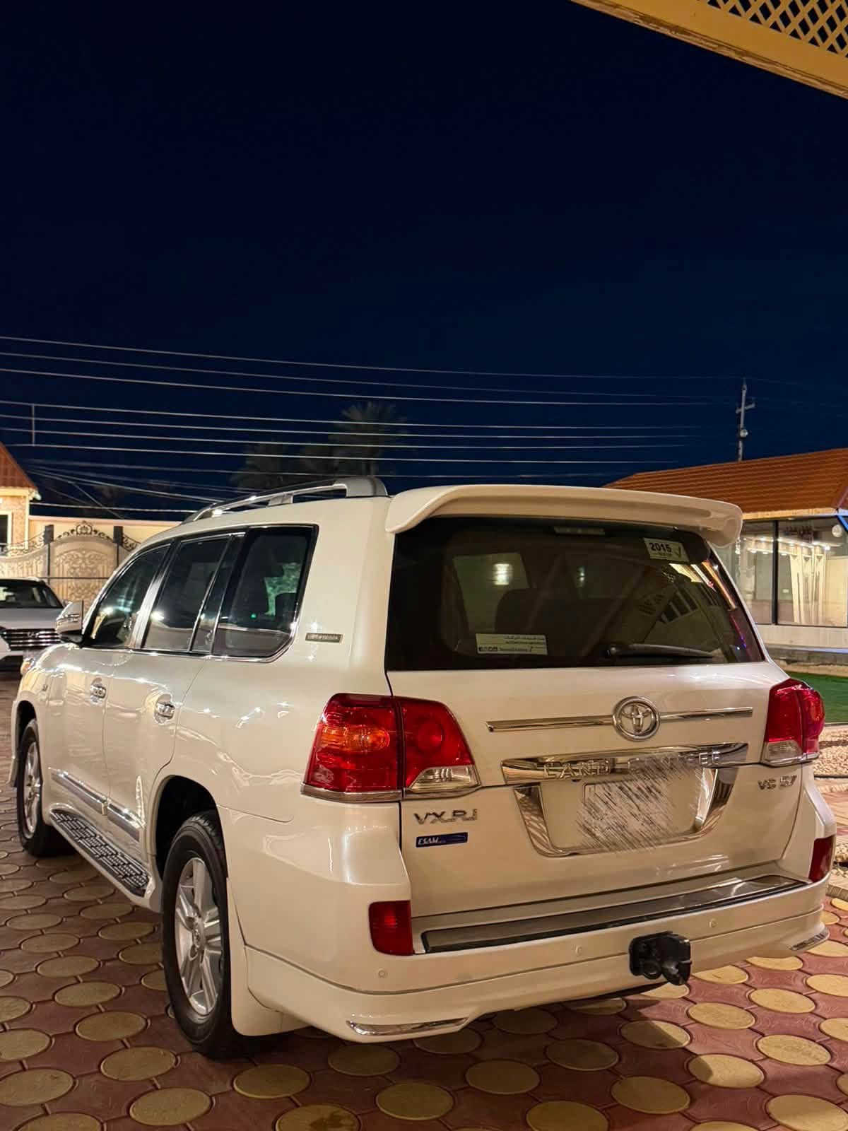 لاندكروز  2015.  VXR  محرك 8 سلندر 5700 فول مواصفات داخل قرميدي 
كفاله عامه من صبغ وفتح وتبديل ملاحضات جداً بصيطه 
تخم تاير جديد صدر جديد رقم بغداد 
ترهم مراوس 

غير متواجد عالنت اتصال فقط.  ***********
