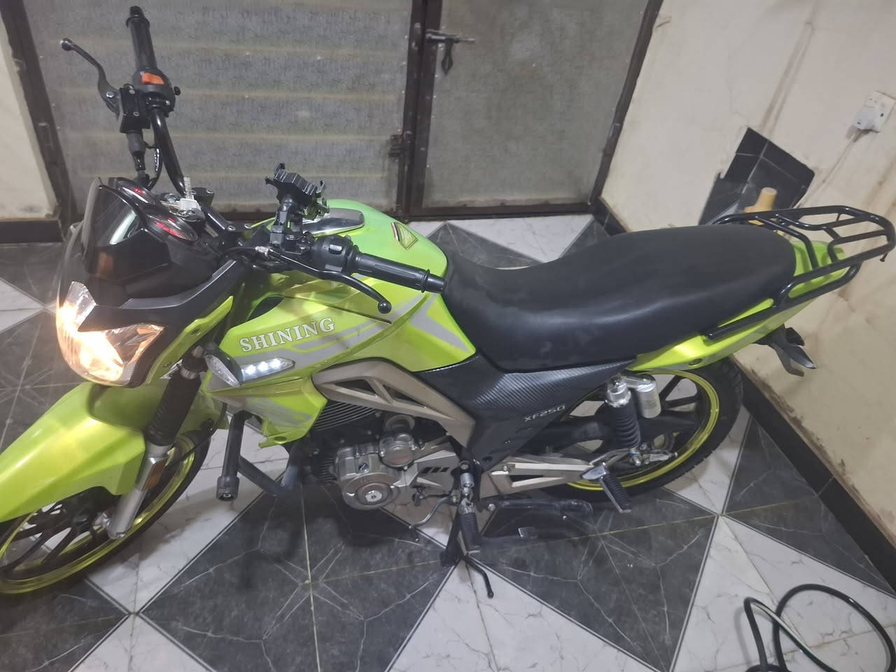 دراجة شاينينغ ٦ كير اوراق اصولي مو سكنر وصل الشراء ايضاً وياها موديل 23  250cc 

محرك ممفتوح نهائياً سعر مليون و 400 الف وبي مجال بسيط الرقم 

***********
