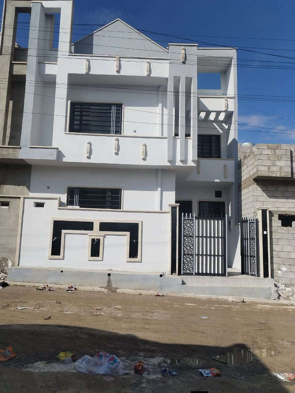قوسيات حي الإيمان خلف معمل غاز التوفيق مساحه 100مربع

4غرف نوم هول 2 صحيات 2 ستقبال مطبخ 

خدمات ماء مستمر 24ساعه كهرباء تبليط بعد عن شارع العام 100م

سعر الدار 65 بي مجال بسيط جداً 

يوجد جميع العروض للاستفسار اتصل أو راسل وتساب 

*********** وتساب 

*********** وتساب
