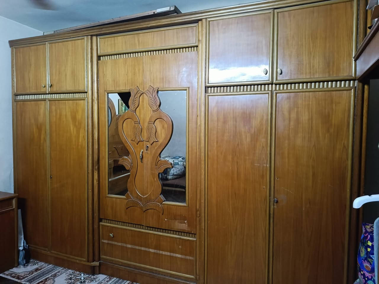 سلام عليكم ورحمة الله وبركاته
غرفة اخشاب ام الملحق للبيع السعر 300 الف وبيها مجال مكان م الصدر قطاع 7 للاستفسار ***********

