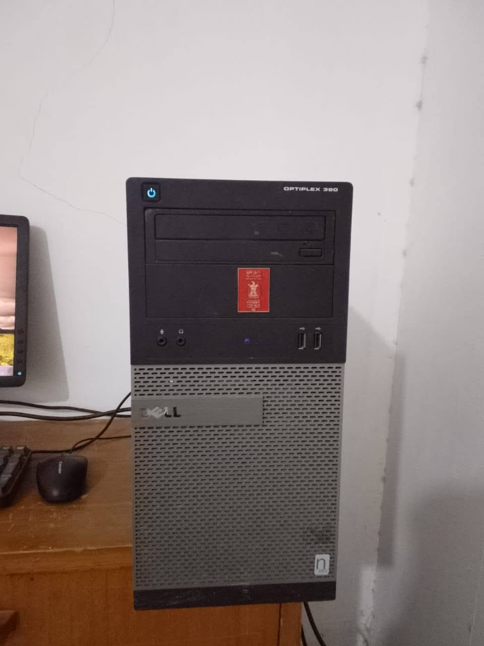 كمبيوتر للبيع مواصفات : 
i3-2120 + Radeon HD 5450 2GB DDR3 + RAM 10GB 
سعرها 85 شراي راسلني مع شاشه وملحقات كيبورد وماوس مناسبه للألعاب والتصفح رقم *********** سبب البيع ما عندي وقت الها تاركها
