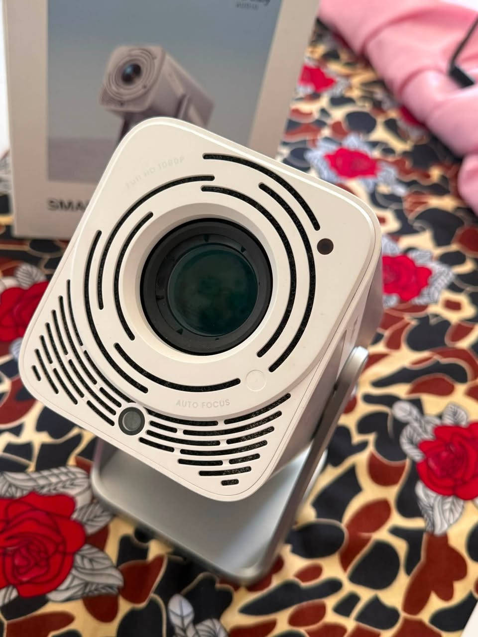 � للبيع: TOPTRO TP1 Smart Projector الأصلي 🔥

حوّل أي غرفة إلى سينما منزلية حقيقية مع جهاز TOPTRO TP1 الذكي، بتصميم أنيق وأداء ممتاز.

✅ المواصفات:
🎬 دقة عرض Native Full HD 1080P
🎬 يدعم تشغيل محتوى 4K
📺 نظام ذكي (Smart System)
❤️ Netflix الرسمي مدمج داخل الجهاز
▶️ YouTube
🎥 Prime Video
🌐 متصفح إنترنت
📶 Wi-Fi 6 فائق السرعة
🔵 Bluetooth 5.2
🔊 Dolby Audio لصوت نقي وغامر
🎯 Auto Focus (تركيز تلقائي)
📐 تصحيح تلقائي للصورة (Keystone)
🖥️ شاشة عرض تصل إلى أكثر من 150 بوصة
💡 صورة واضحة وألوان جميلة حتى على الجدار الأبيض.

✅ مناسب لـ:

* الأفلام والمسلسلات
* مباريات كرة القدم
* الألعاب (PS5 / Xbox)
* العروض التقديمية
* الاستخدام المنزلي واليومي

📦 حالة الجهاز: نظيف جداً مع العلبة الأصلية وجاهز للاستخدام.

📍 الموقع: أربيل

📩 للاستفسار أو الشراء راسلني على الخاص.
او على الواتساب ***********
