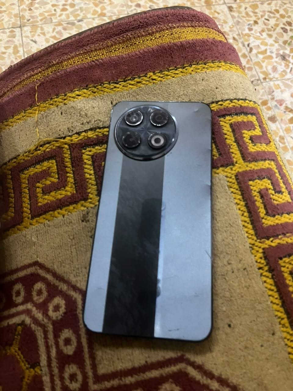 موبايل للبيع 
ذاكرة256
بصمة بالشاشة
للتواصل ***********
