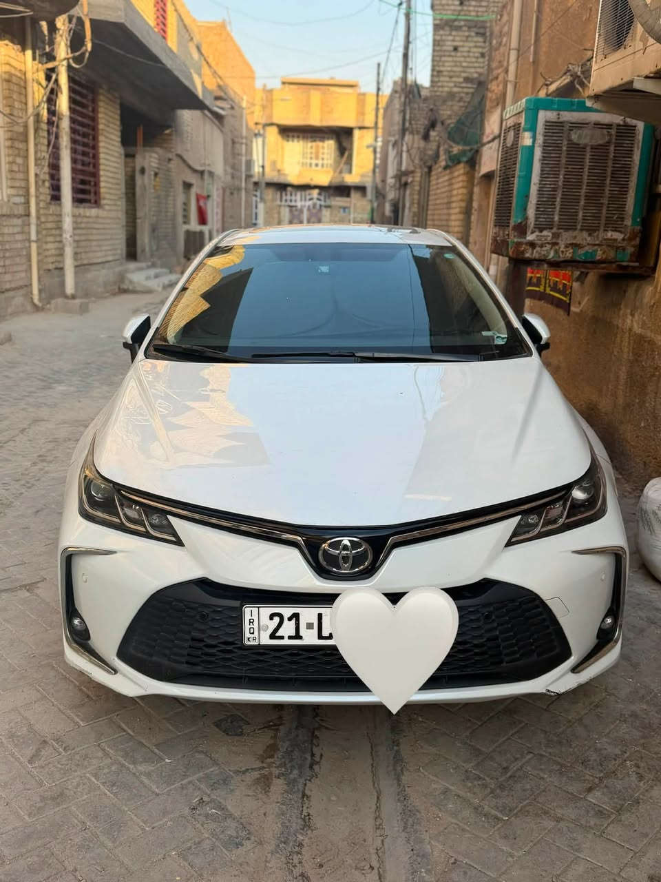 كورلا موديل 2023 خليجي شركة ساز 
السيارة بيها بارد بدايه البنيد مثل ما موضوح بل صوره 
السعر 170 وبيها مجال 
السيارة فول مواصفات 
فتحه وبصمه 
محرك 1800 بانزين 
بصمه +دخول ذكي 
نظام الترحيب عند الاقتراب 
تبريد قطعتين 
نظام القيادة (سبورت +عادي 
بروجكتر لد زينون +صباحي زينون 
كيجات ديجتل شاشة
كامرة خلفية 
حساسات امامية  + خلفي 
مانع النزلاق 
ايرباك عدد 6 
شحن تايبسي
تبريد بيانو شاشة 
اشاير مري 
مري شفط 
ويل كب حجم 16 عدد 5 
حساس اطار + حساس لايت عالي ناصي اوتو +حساس مطر 
تحكم مقود 
ماشية 63 
السيارة حلوه وجديده 
السيارة باسمي تحويل احولك بدون وكاله 
العنوان بغداد 
رقم الهاتف *********** 
ما متواجد عل فيس اتصل وتدلل
