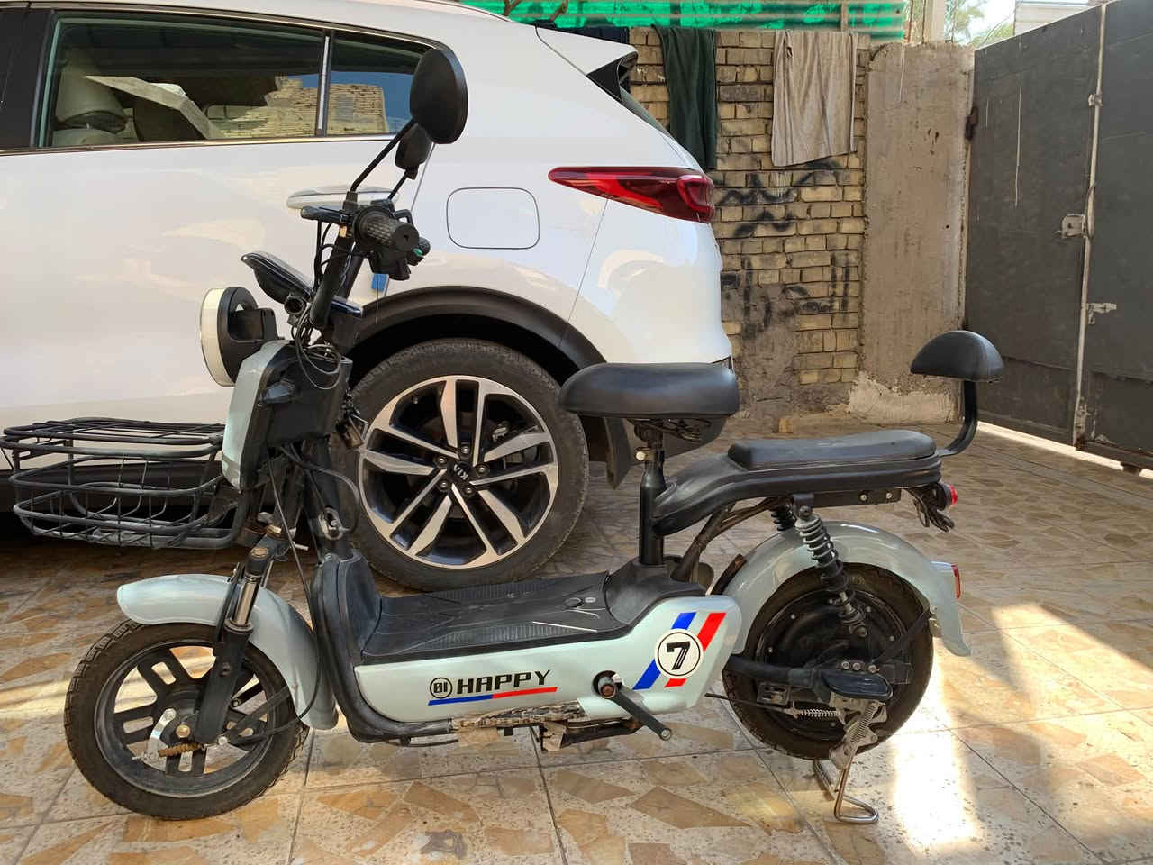 🛵 للبيع دراجة كهربائية HAPPY

دراجة كهربائية HAPPY بحالة جيدة وجاهزة للاستخدام ✅

🔹 الماركة: HAPPY
🔹 كهربائية وقيادتها سهلة ومريحة
🔹 تحتوي على سلة أمامية كبيرة
🔹 مقعد مريح + مسند خلفي
🔹 مرايات جانبية
🔹 إنارة أمامية قوية
🔹 الشاشة الإلكترونية توضح السرعة والبطارية والمسافة
🔹 الإطارات بحالة جيدة
🔹 مناسبة للتنقل داخل المنطقة والمشاوير اليومية

📍 الموقع: بغداد – الحبيبية
💰 السعر: [250 الف] قابل للتفاوض بالمعقول
📞 للتواصل: [***********]

الجادين فقط، الله يوفق الجميع 🌹
