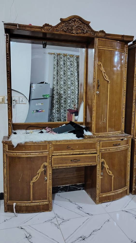 غرفة اخشاب عراقية طابقين الغرفة نظيفة  كما موضح بالصور  السعر ٩٠٠  للاتصال ***********. كربلاء, العراق
