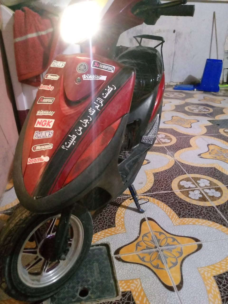 ماكس عدله بوشه 49 مفتوح شلعه ومعدل وبيها تبخير شي خفيف  سلف  نكره وحده  كلج خلفي وأمامي رياضي دبل رياضي وياله ابو النجمه سعر 400 وبيها مجال الاتصال ***********
