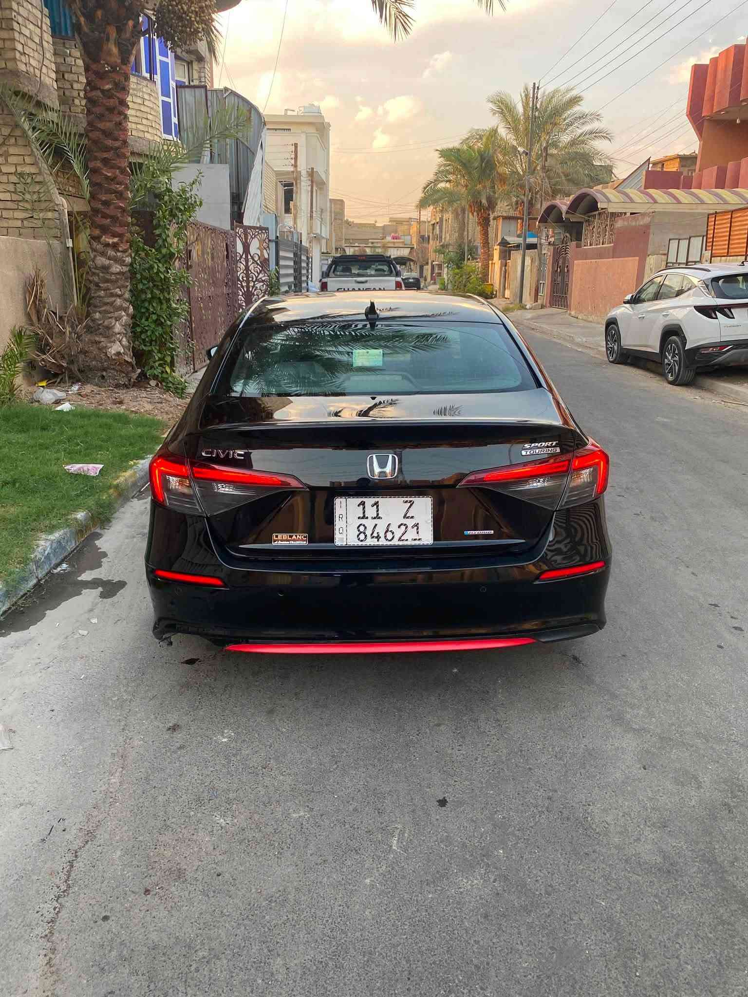 هوندا سيفك2025هايبرد سبورت تورنك اعلى فئه ماشي35الف كيلو حادث امامي سحب باللغد الايمن ومبدل باب خلف سائق السعر145وبيها مجال مكان بغداد الغزاليه ***********بيع او مراوس
