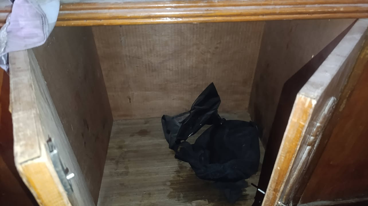 يا الله بوفيه ام خمس بيبان  ستعماله قليل ونضيفه بس يراتله ترتيب لين متروكه صاله سنه مامستعملينه سعره 100وبيه مجال قليل مكاني كربلاء شهداه سيف سعد رقكي ***********
