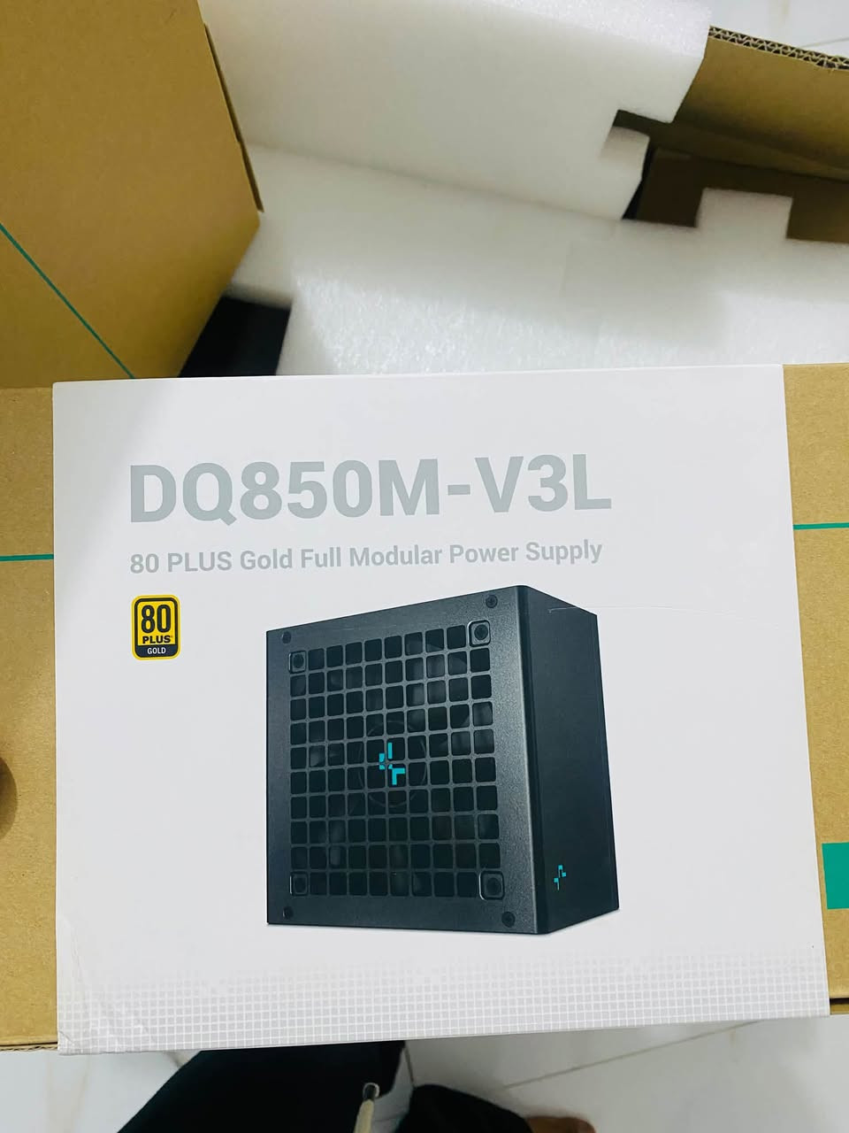 المعالج: Intel Core i5-14400F

المذربورد: ASUS TUF B760-Plus WiFi

كرت الشاشة ASUS TUF GeForce RTX 4070 SUPER OC (نسخة 3 مراوح، 12G

الرامات T-Force 32GB (2x16GB) 6000H

الذاكرة التخزينية (Storage):
Lexar 1TB (سرعة 3500)
Lexar 2TB إضافي (سرعة عالية 7000) - المساحة الإجمالية 3 تيرا!

المبرد: DeepCool 360 

مزود الطاقة: DeepCool 850W

الكيس (Case): كيس حوضي بانورامي باللون الأبيض، مزود بـ 10 فانات بيضاء مع ريموت للتحكم بالألوان والاضاءات

‼️المو شراي لا يجي خاص رحمه لمك و تاكد من مواصفات يلا تدخل

💢 فقط كيس: + اكو شاشه و ميز و كرسي و يو بي اس  و مايك شور اصلي و سماعات اصليه  يعني اكو غراض حبشكلات البي سي ❗️

للتواصل❗️***********
السعر خاص:❗️ جماعت مليونين و ربع لا تتقربون رحمه لهلكم 
الاستخدام   قليل اخت جديده حتى  لزكات على فان كرت شاشه
