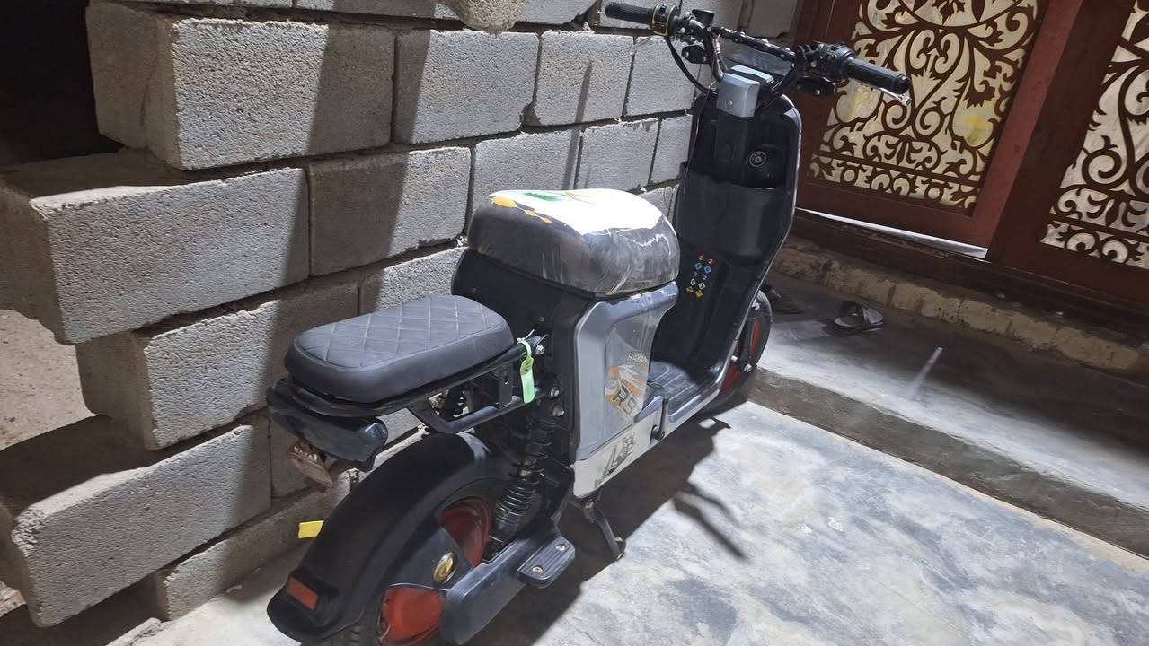 سلام عليكم بيع دراجه بدون بطاريات  سعرها ٢٠٠ وبيه مجال واذا بيهن بطاريات  ب ٤٠٠ وبيهه مجال قليل المكان بصره زبير المكصب  الرقم***********
