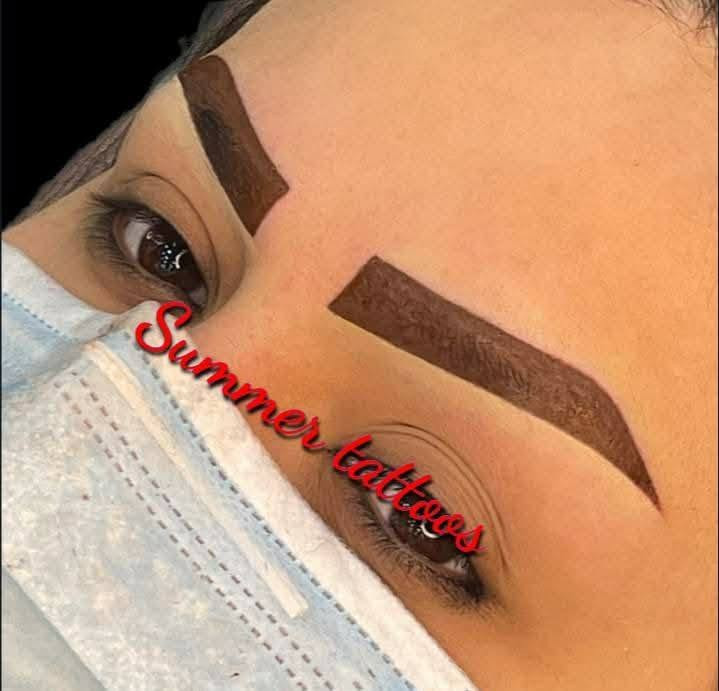 عروضنا مازالت مستمره
كل انواع التاتو الحاجب معا 💉ابره نضاره ومثبت لون الحاجب كل هذه الجلسه 30 الف 
📍الشعب مقابل سوق المدينه عيادات الزهراء الطبيه للحجز ولستفسار 📞 ***********
وات ساب

نص مكتوب في الصور:
- Samarhalhad tattoo
- Summer tattoos
- Samar Haddad tattoo