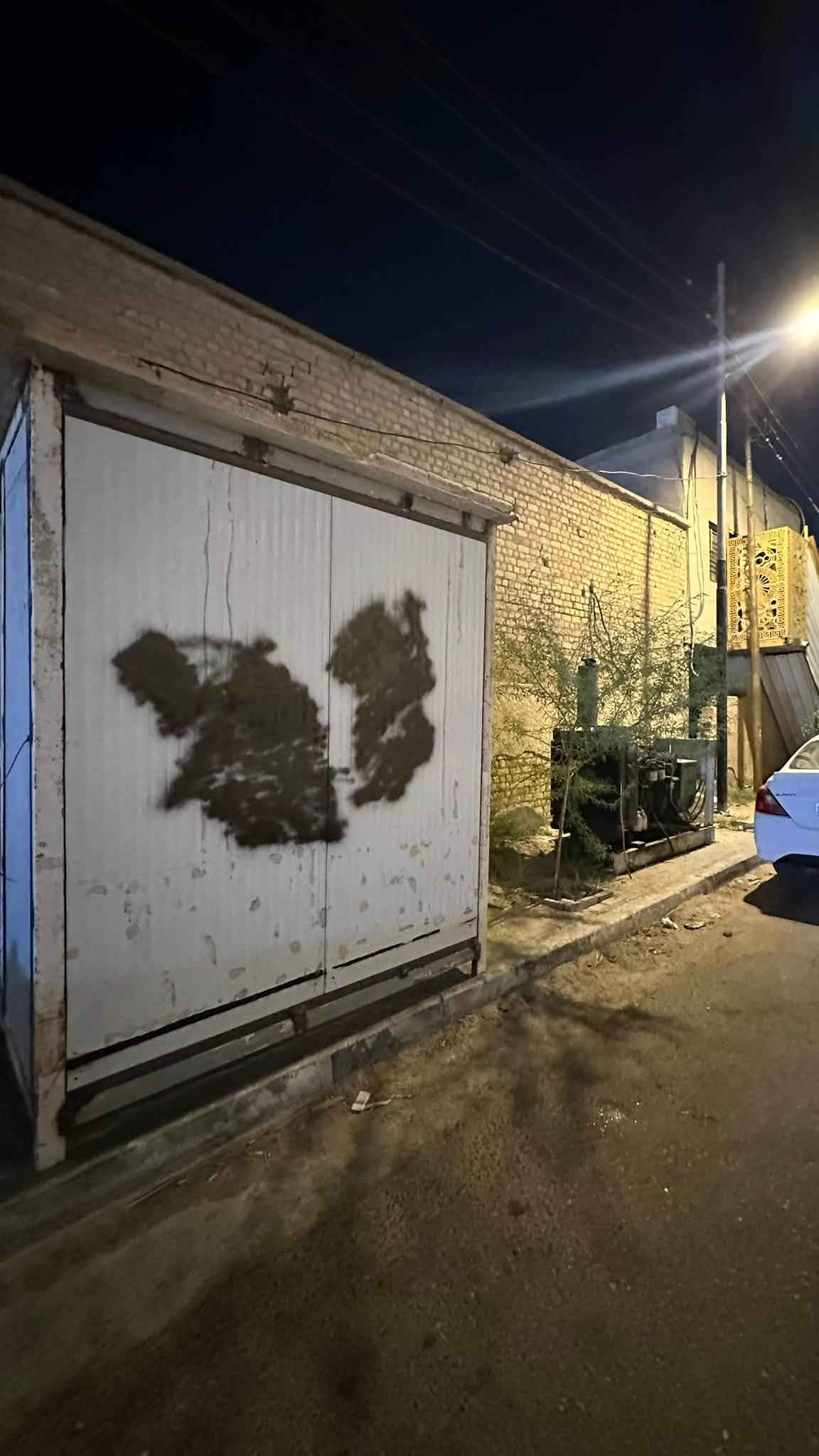 السلام وعليكم مولدة للبيع بيركنز ١١٠ كيفي مولدة حلوى وبيه شوية تبخير + وياها كرفان سيطرة لان جانت مال خطوط ونظام كابينات + وياها ثلاث كابينات للاستفسار الاتصال على هاذا الرقم *********** الموقع البصرة الجبيلة
