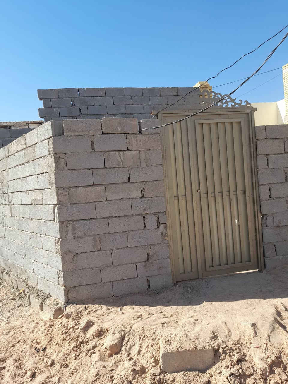 السلام عليكم دار للبيع حي ميسان شارع الزوار مساحة ٨٥ م غرفة ومطبخ وتخاريج واستقبال غيركامل ٢٠ وبي مجال الاتصال***********
