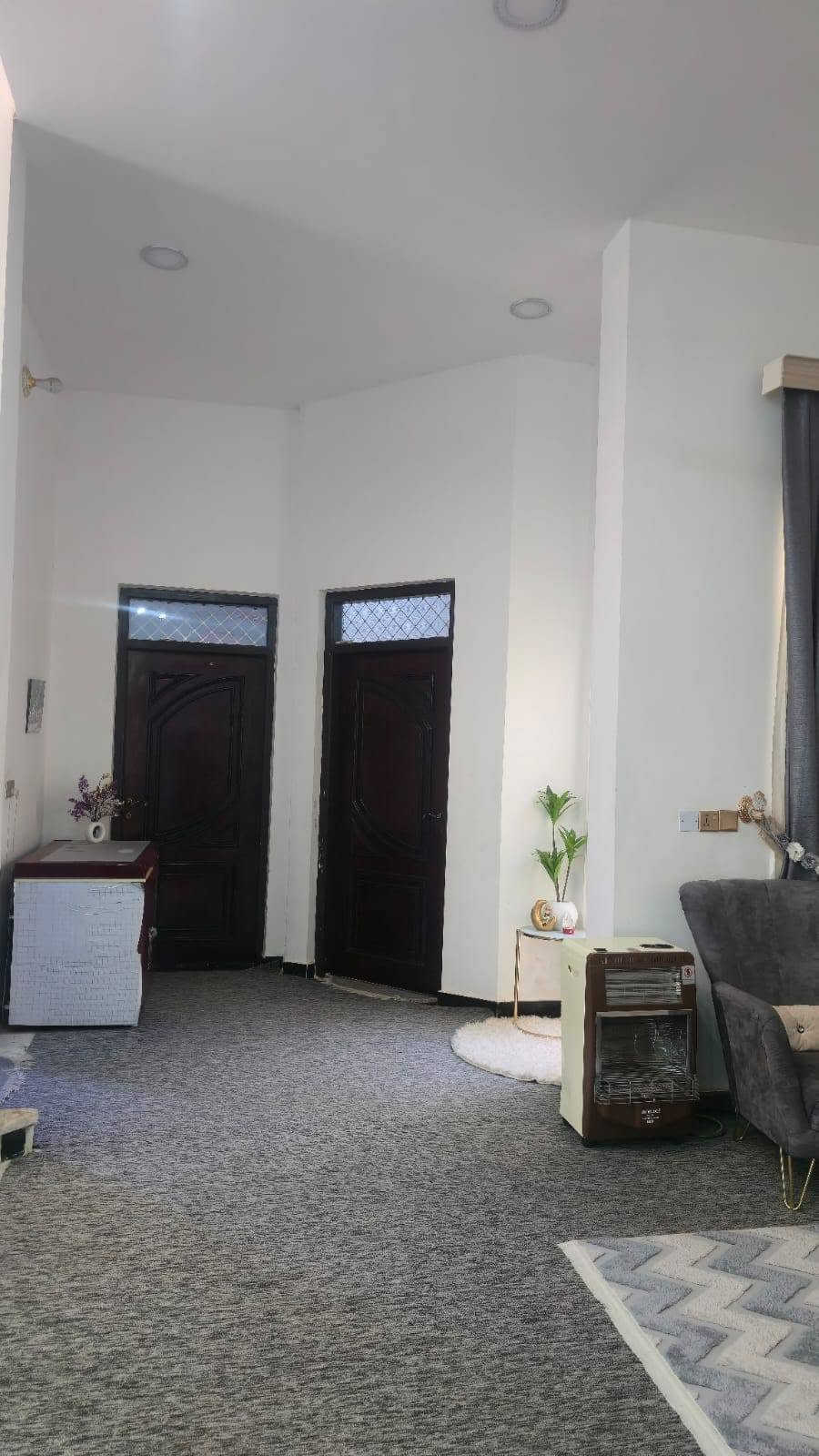 للبيع المساحه 200 على شارعين
الصابئه الورداوي 
بناء حديث  غرفتين او صاله جاهز  ثاني بيت عن الشارع العام 
السعر 145 
***********
