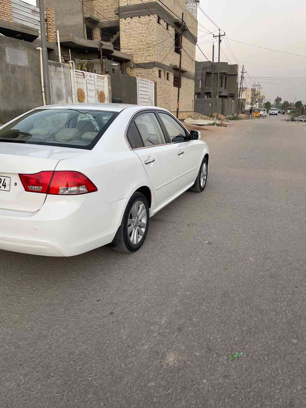 كيا اوبتيما موديل 2010 خليجي مكينه 4 سلندر دوش رقم بابل انكليزي فول 1/1 بصمه فتحه تحكمات ستيرن اشاير بلمري  مري شفط حساس خلفي بيه صبغ بل دواير الخلفي اثر خياس السيارة نظيفة مال جناي واحله من الصور وانظف مكينه وكير وحدادية وتبريد مكفولات السعر 96 مال بيع الاتصال على الرقم *********** العنوان بابل
