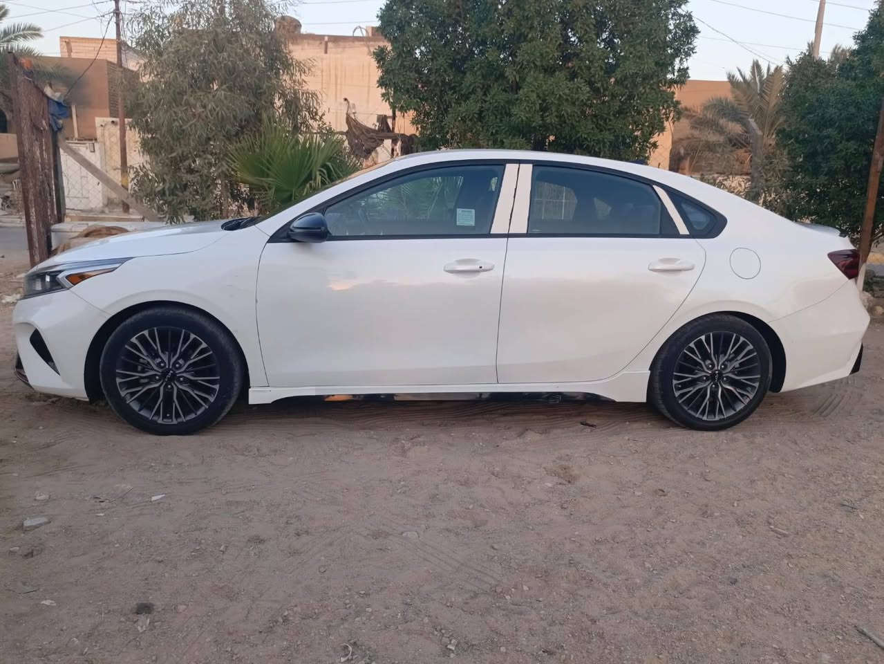 السلام عليكم... سيارة فورتي 
جيتي لاين 23 كشن جلد بصمة 
تحكم ستيرن المحرك 2000 
للاستفسار الاتصال علئ سيارة حرة
***********
