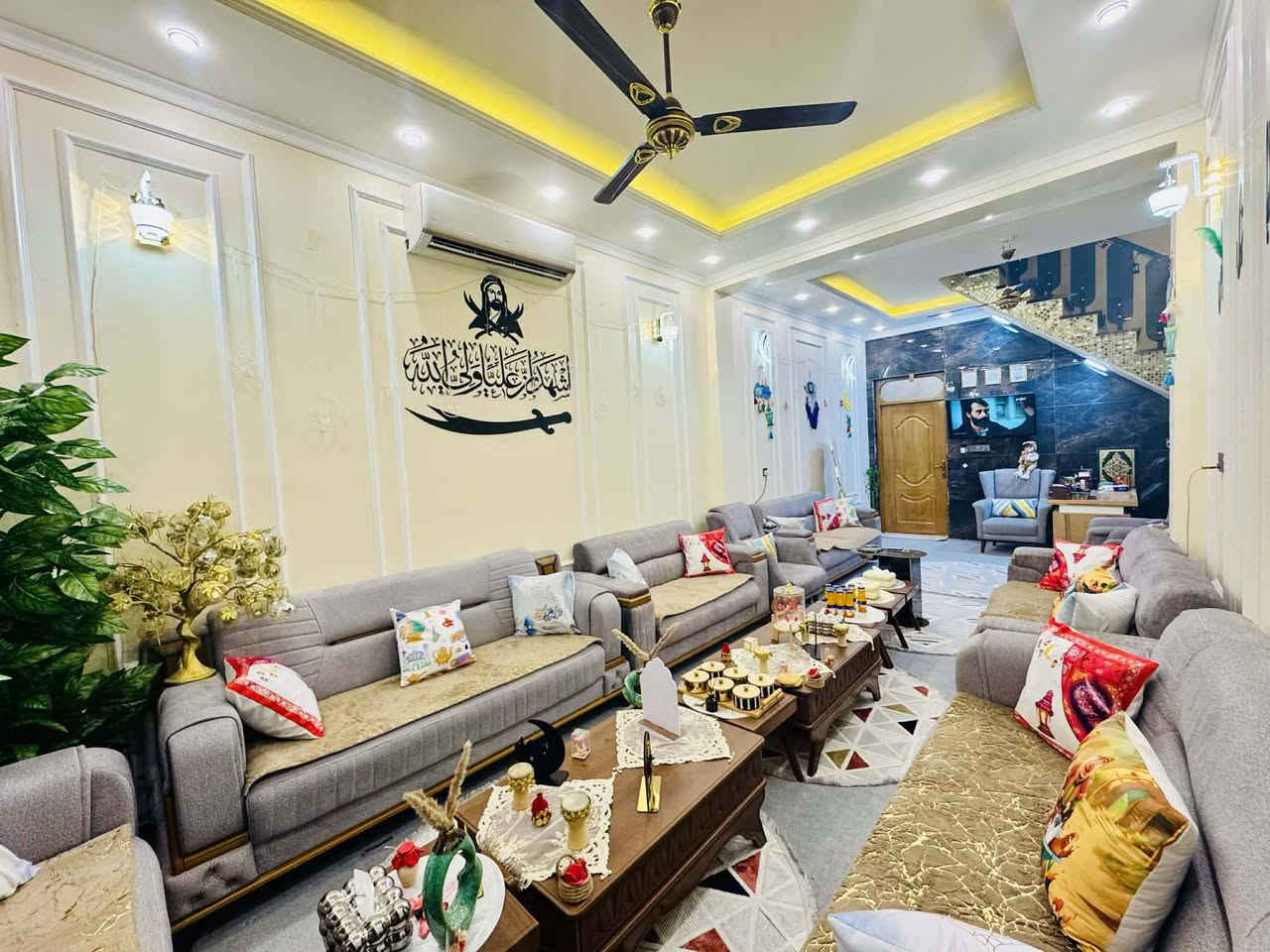 بيت ١٠٠م • طابق ونص • حي النداء