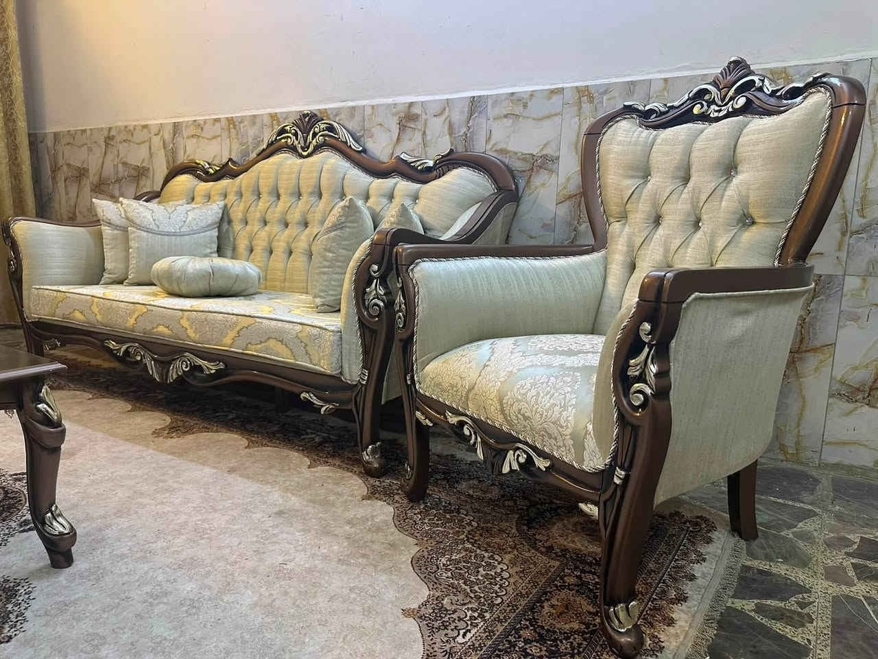 تخم زان اصلي تركي عشر مقاعد مع وسطيه جديد غير مستخدم السعر مليون و٣٠٠ قفل علماسعر الشراء مليونين وربع مكانه المنصور ***********
