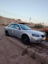 سوناته ٢٠٠٦ • ٦ سلندر • كاميرا شاشه