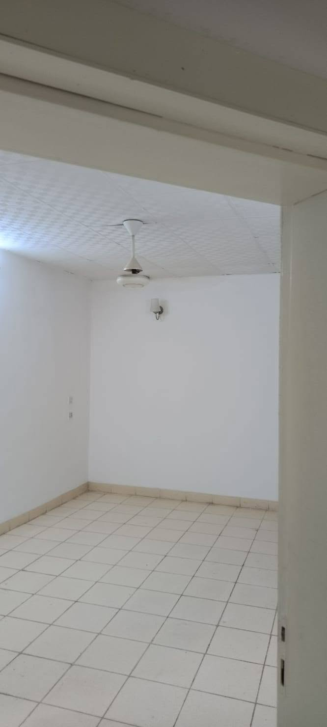 🏠 للبيع بيت سكني مميز في مجمع الزيتون

📍 الموقع: مجمع الزيتون، قريب من جامع دار السلام والمدرسة الكردية والأسواق، وقريب من جميع الخدمات.

📐 المساحة: 200 متر
🛏️ غرف النوم: غرفتان
🏡 الطابق: طابق واحد
🎨 الحالة: البيت مصبوغ حديثًا ونظيف جدًا، وجاهز للسكن.

💰 السعر: 7 دفاتر
🤝 يوجد مجال بسيط للتفاوض للجادين.

📞 للاستفسار والاتصال:
*********** كركوك, العراق
