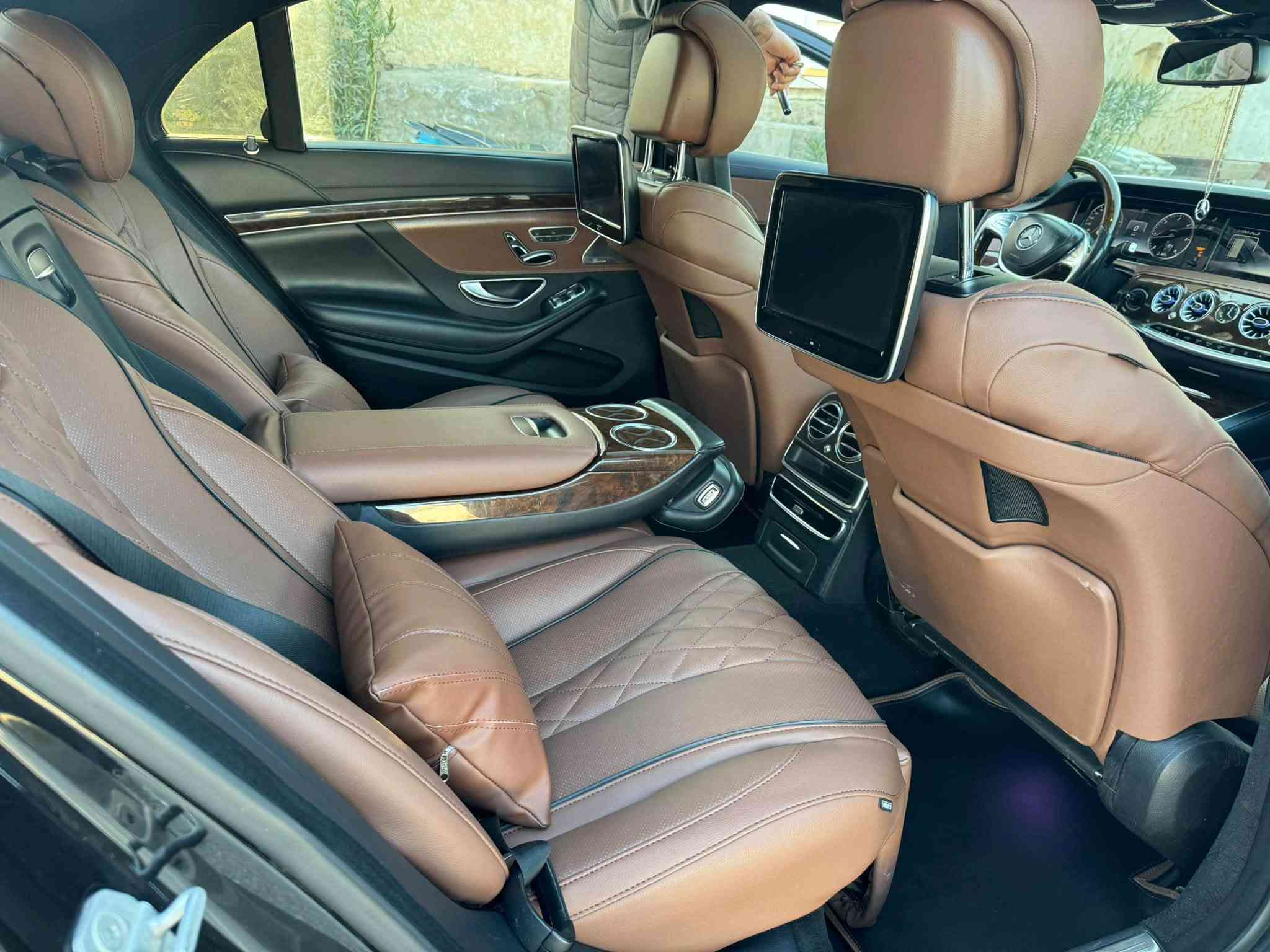 للبيع او مراوس 
السلام عليكم اخوان مارسيدس s350 ديزل محرك 6 سلندر موديل 2015 باب طويل وارد الماني 6 فصوص فوووول الفول 
رادار امامي وجانبي
بانوراما
داتاشو 
كامرات 360
قياده اليه 
مساج كشنات 
اوتوبارك 
5 بردات 
شاشات خلفيه 
كشنات تدفئه تبريد 
تحويل ثاني يوم السيارت جاهزه وبدون اي نقص السعر 26000 الف وبيها مجال للاستفسار الاتصال ع ***********
