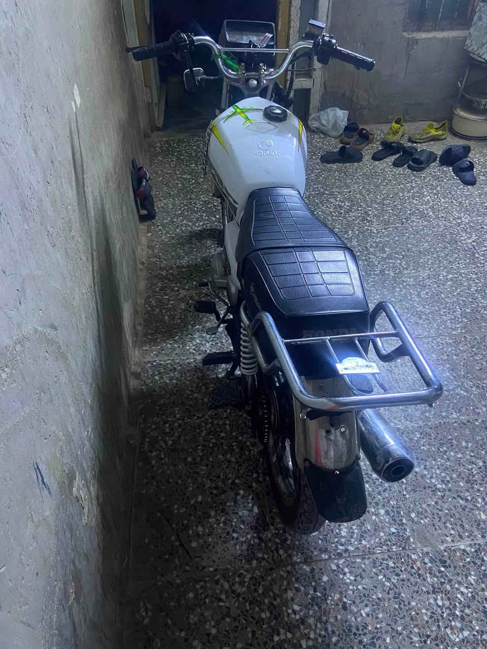 سلام عليكم دراجه إيراني مديل21 للبيع سعر 400 وبيها مجال حك الجيه دراجه كلشي شغال بيها ومستعجل ع بيعتها رقم فقط واتساب ***********
