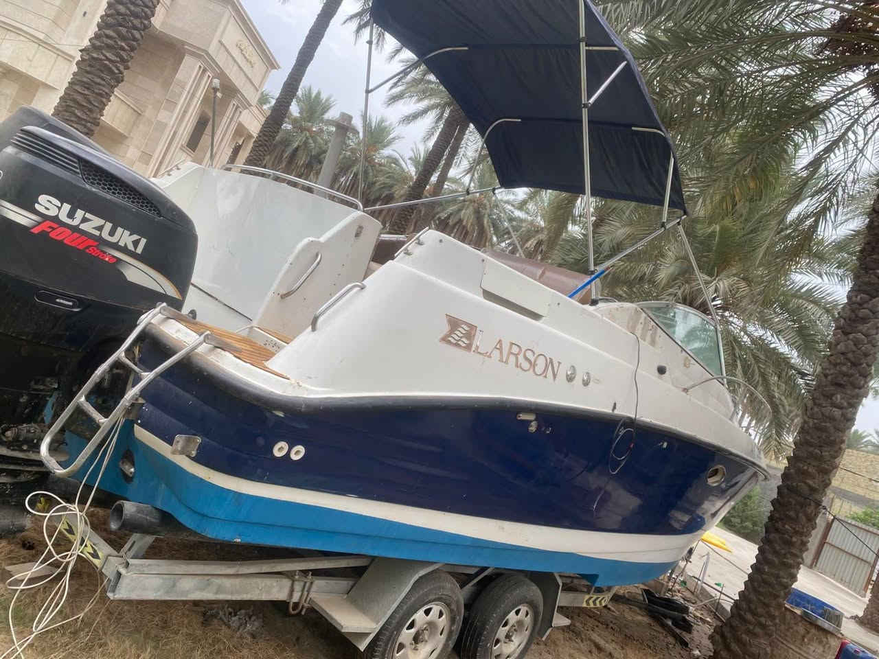 يخت لارسن • ٣٠ قدم • مكينتين سوزوكي ٢٠٠